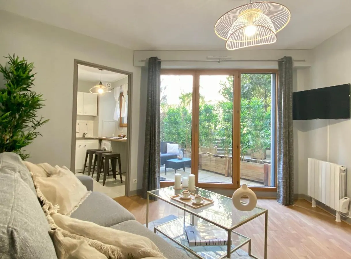1607B - Wonderful Apartment With Terrace On Garden París