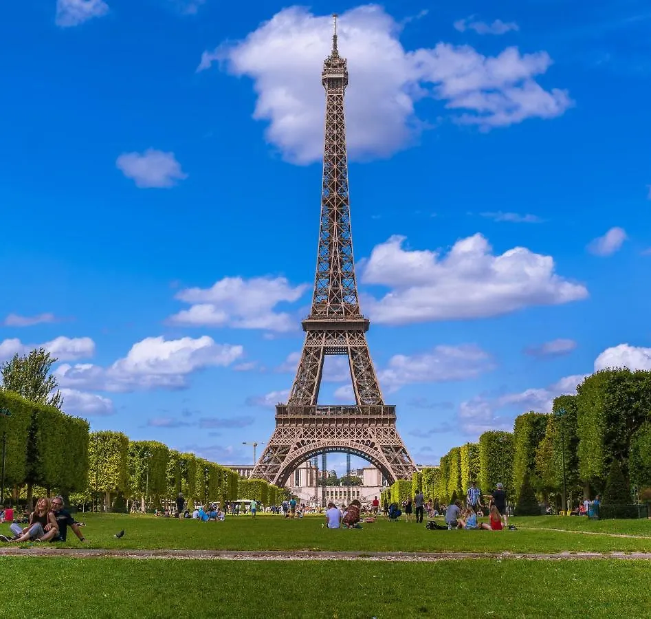1607B - Wonderful Apartment With Terrace On Garden París 0*,